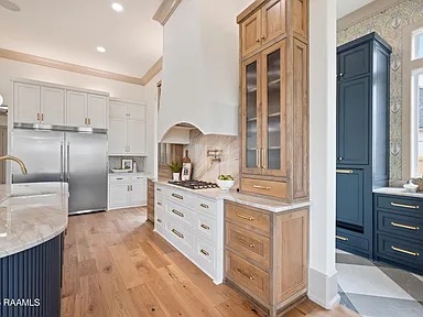 Legendary Contractors 2025 Parade of Homes, 201 Ivy Cottage, Kitchen cabinet custom reeded glass by M&M Glass